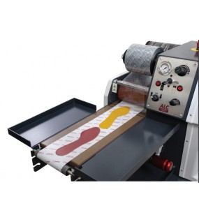KYO MACHINE KYO 100S PENUMATIC INSOLE GLUING MACHINE KYO MACHINE KYO 100S PENUMATIC INSOLE GLUING MACHINE